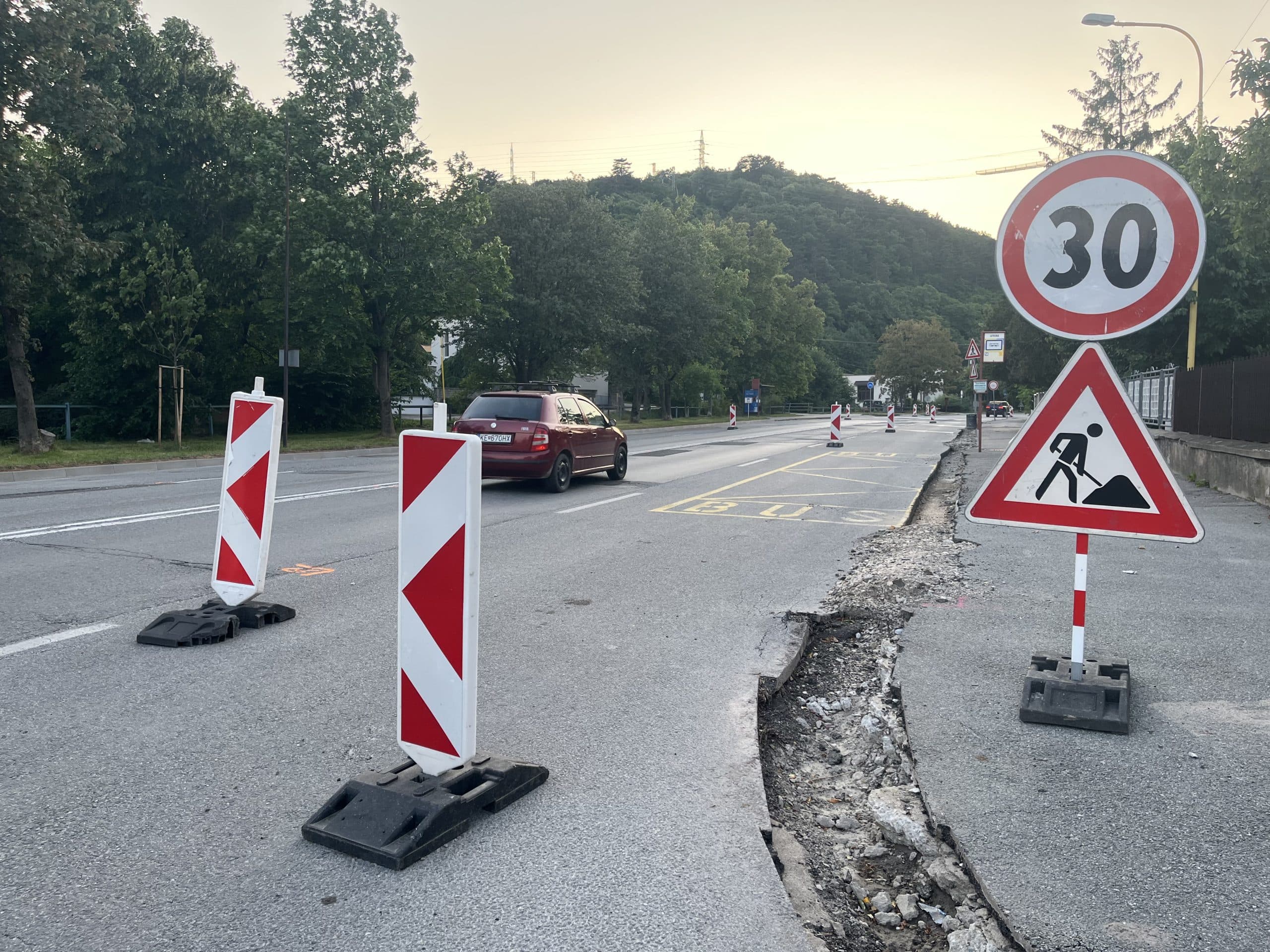Opravujeme veľké cesty a chodníky