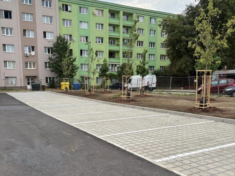 Na Srbskej ulici sme vybudovali 28 nových parkovacích miest